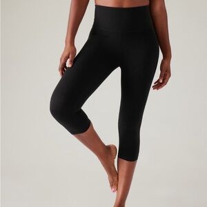 Black Athleta Elation Capri Leggings